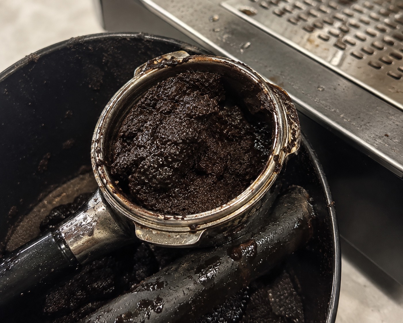 Spent coffee grounds discarded by cafes — the waste that inspired KUNS